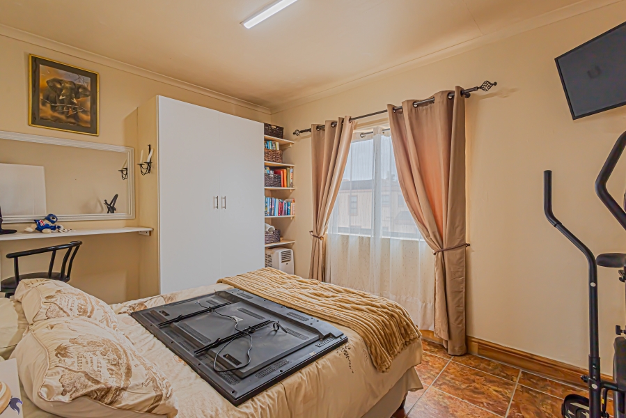 4 Bedroom Property for Sale in Myburgh Park Western Cape